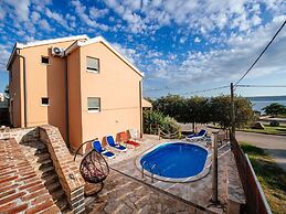 Holiday Home in Jasenice With Garden