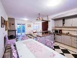 Holiday Home in Jasenice With Garden