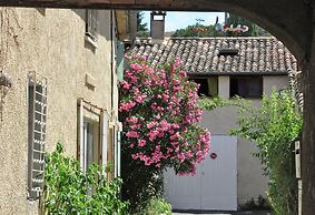 Villa in Malaucene Near Mont Ventoux