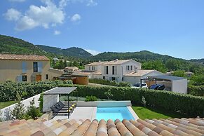 Villa in Malaucene Near Mont Ventoux