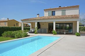 Villa in Malaucene Near Mont Ventoux