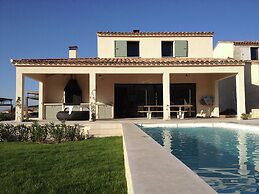 Villa in Malaucene Near Mont Ventoux