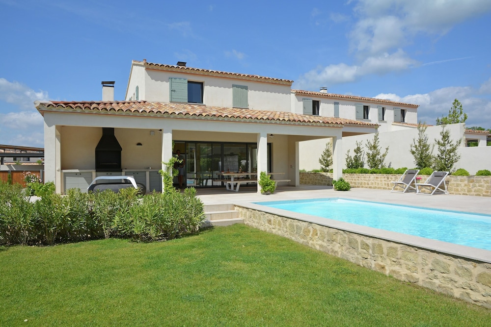 Villa in Malaucene Near Mont Ventoux