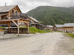 Cozy Chalet in Hohentauern near Forest