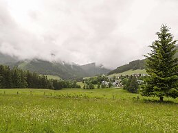 Cozy Chalet in Hohentauern near Forest