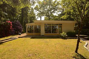 Detached Bungalow With Outdoor Fireplace