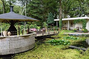 Detached Bungalow With Outdoor Fireplace