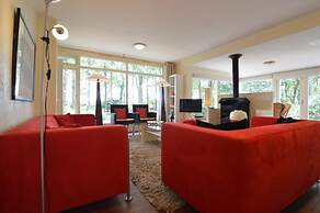 Detached Bungalow With Outdoor Fireplace