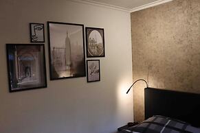 Detached Bungalow With Outdoor Fireplace