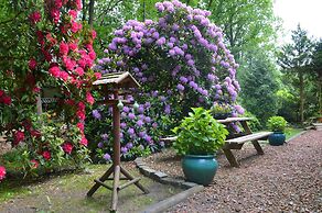 Detached Bungalow With Outdoor Fireplace