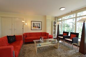 Detached Bungalow With Outdoor Fireplace