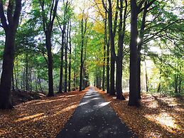 Detached Bungalow With Outdoor Fireplace