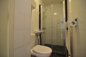 Detached Bungalow With Outdoor Fireplace