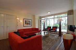 Detached Bungalow With Outdoor Fireplace