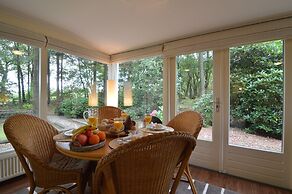 Detached Bungalow With Outdoor Fireplace