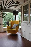 Detached Bungalow With Outdoor Fireplace