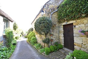 Charming Escape, Yevre-la-ville