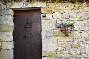 Charming Escape, Yevre-la-ville