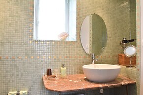 Charming Escape, Yevre-la-ville