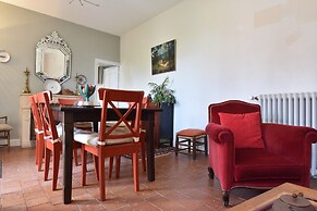 Charming Escape, Yevre-la-ville