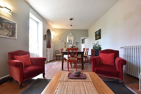 Charming Escape, Yevre-la-ville