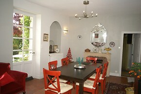 Charming Escape, Yevre-la-ville