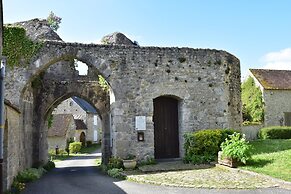 Charming Escape, Yevre-la-ville