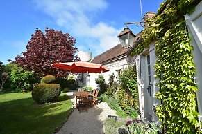 Charming Escape, Yevre-la-ville