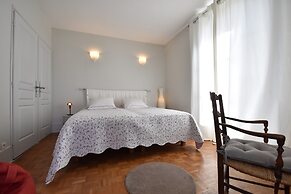 Charming Escape, Yevre-la-ville