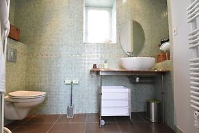 Charming Escape, Yevre-la-ville