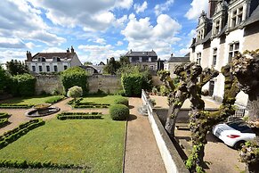 Charming Escape, Yevre-la-ville