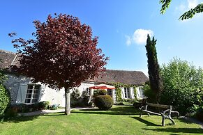 Charming Escape, Yevre-la-ville