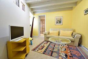 Charming Escape, Yevre-la-ville
