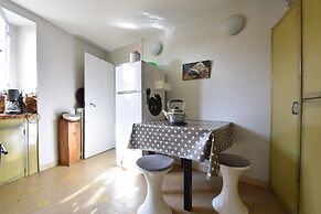 Charming Escape, Yevre-la-ville