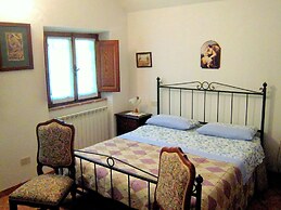 Cottage With Private Garden in Tuscany