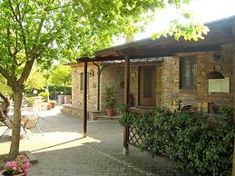 Cottage With Private Garden in Tuscany