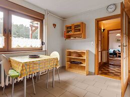 Cozy Apartment near Sea in Warin