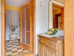 Cozy Apartment near Sea in Warin