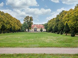 Cozy Apartment near Sea in Warin