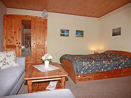 Cozy Apartment near Sea in Warin