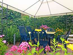 Cozy Apartment near Sea in Warin