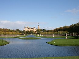Cozy Apartment near Sea in Warin