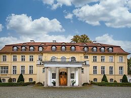 Cozy Apartment near Sea in Warin