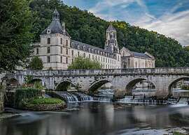 Cottage in Bourgnac With Whirlpool