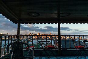 Astra Boutique Hotel