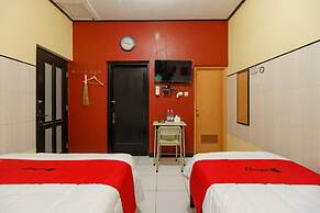 RedDoorz Syariah near Ciledug Station