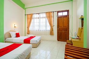 RedDoorz @ Tuktuk Danau Toba