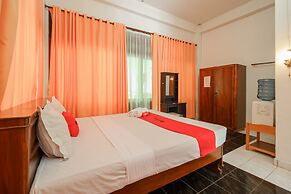 RedDoorz @ Tuktuk Danau Toba