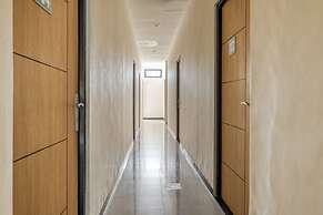 RedDoorz Syariah near Airlangga University Campus B