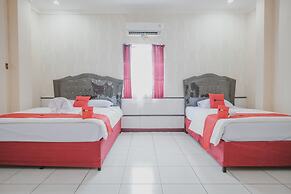 RedDoorz Plus near Istana Maimun Medan